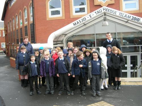 Students of Meadowhead Junior School visited Masjid-eTauheedul Islam, Blackburn, on 26 February 2014